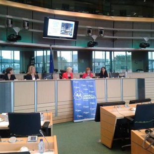  AleksanDerالكسندRudرود2000-2015 , Mariupol UA -Toronto CA, ©